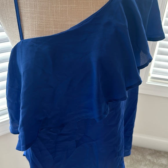 NEVERWORN. Half shoulder top. - Picture 2 of 5